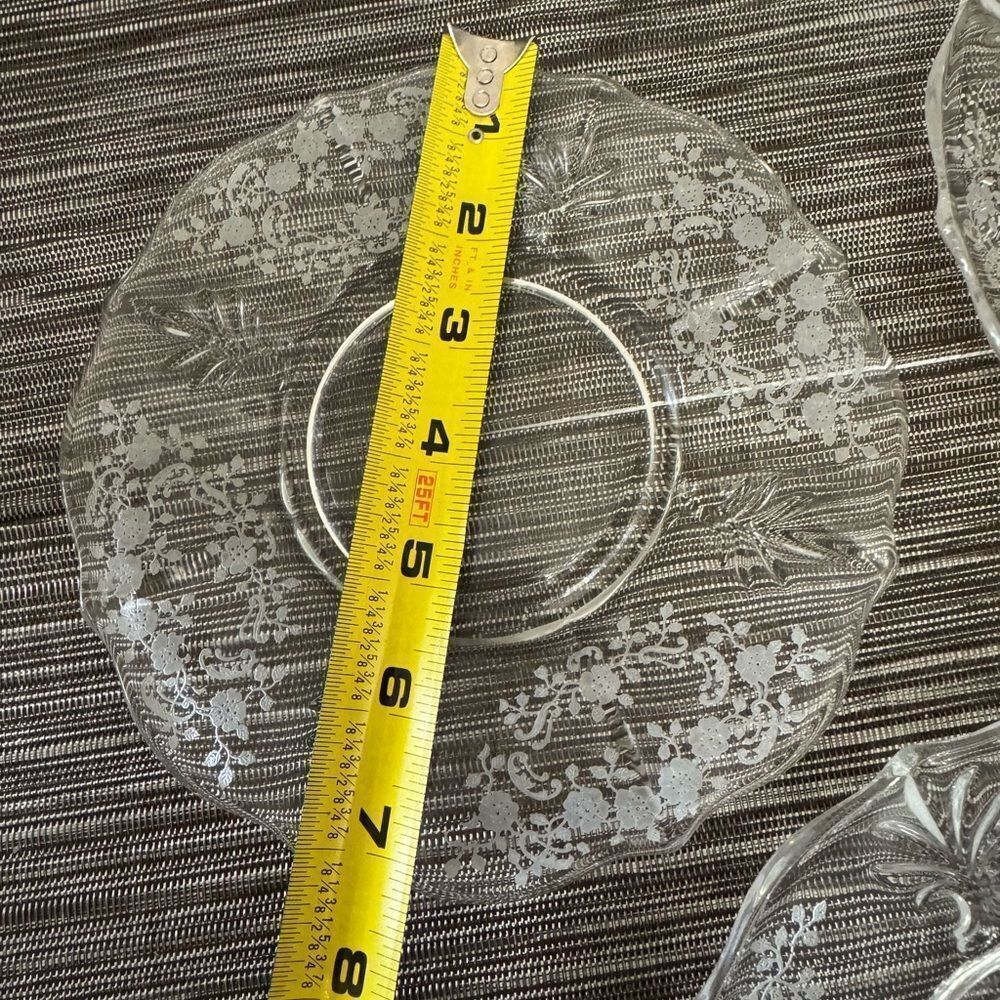 Elegant Clear Glass Dinner Plates - Picture 6 of 7